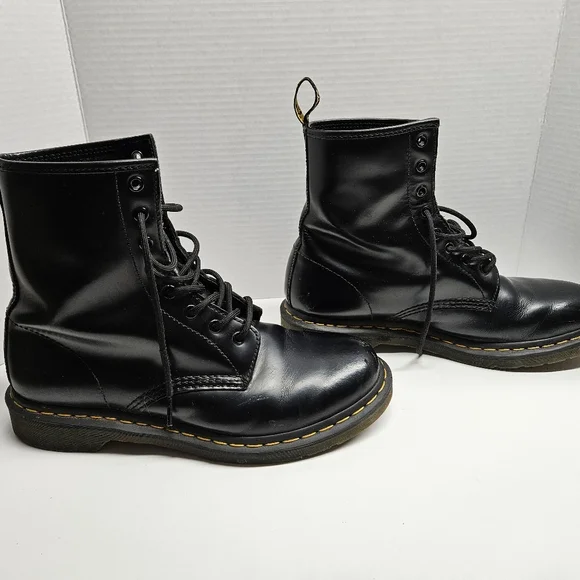 Womens Dr. Martens boots, size 11 - Picture 4 of 9